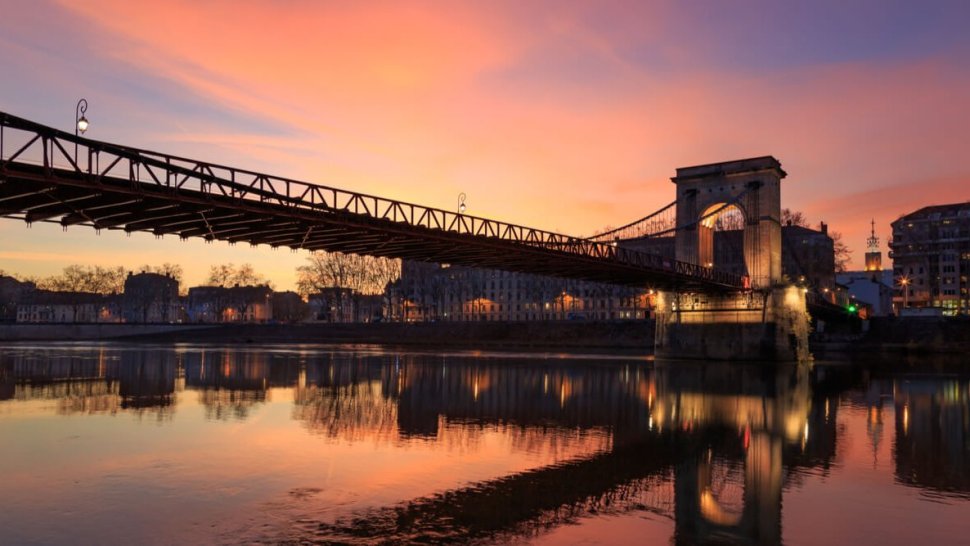 passerelle masaryk au coucher du soleil