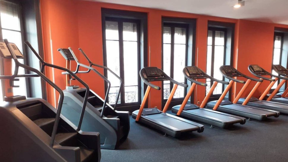 tapis course salle de sport basic fit lyon 1 rue de la republique