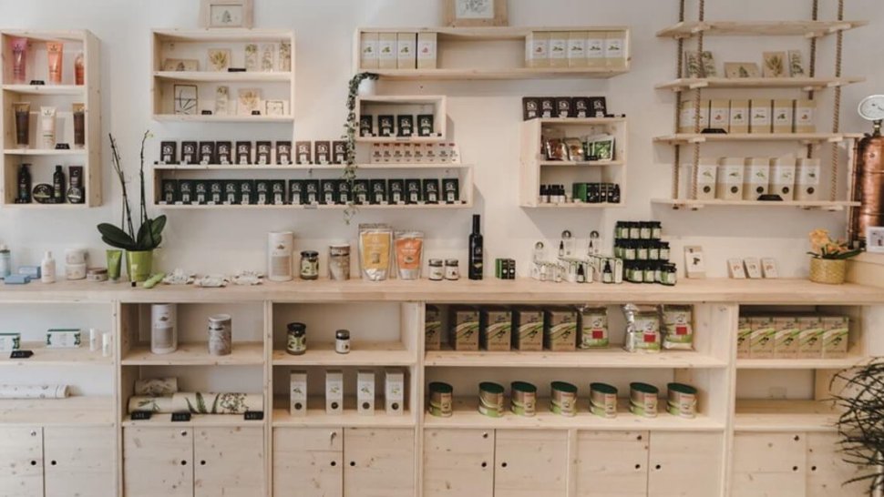 etageres produits cbd interieur boutique the hemp concept lyon 1 rue algerie