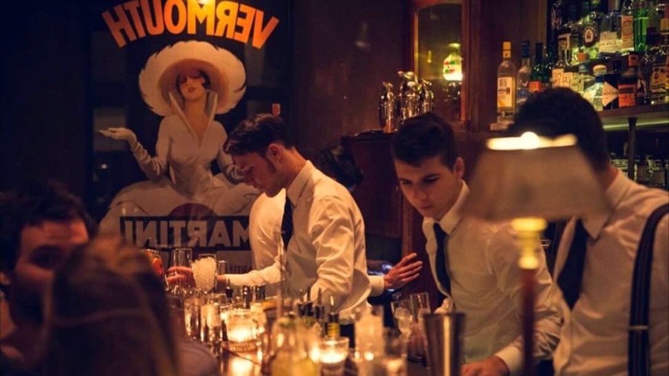 barmaid chevronnes antiquaire lyon