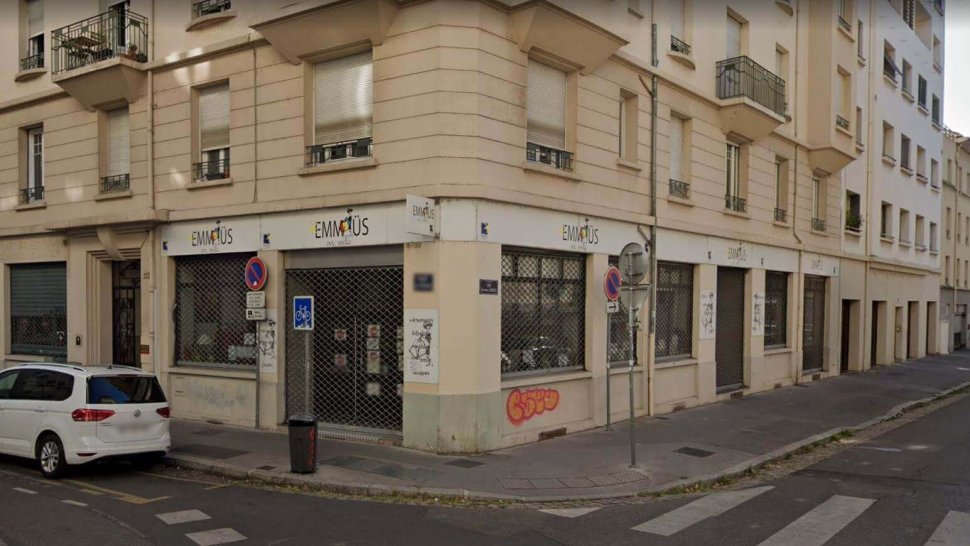 devanture angle depot vente emmaus lyon crequi