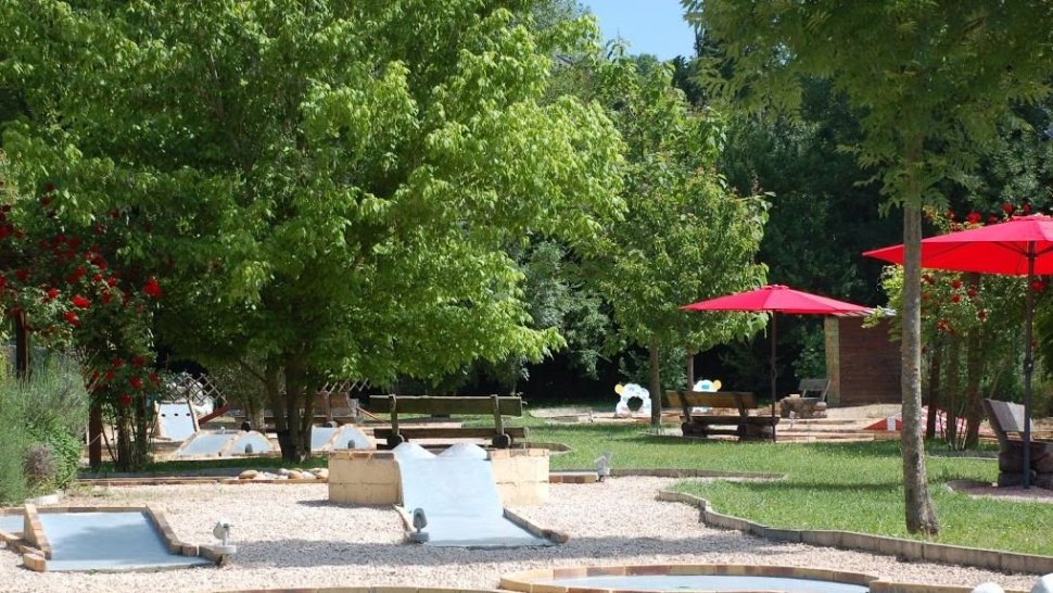 pistes mini golf rochetaillee lyon
