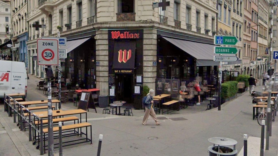 devanture terrasse pub anglais wallace lyon
