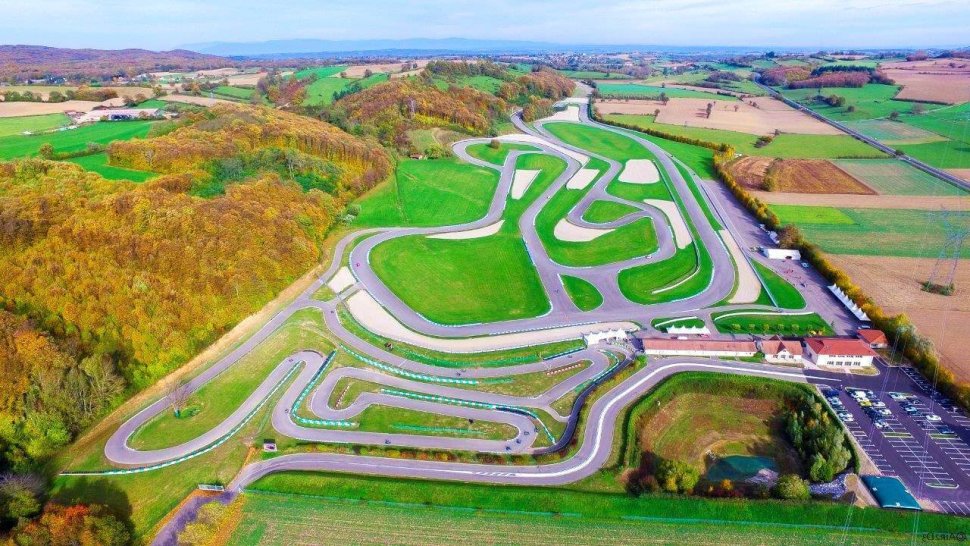 vue d ensemble aerienne du circuit du laquais a lyon