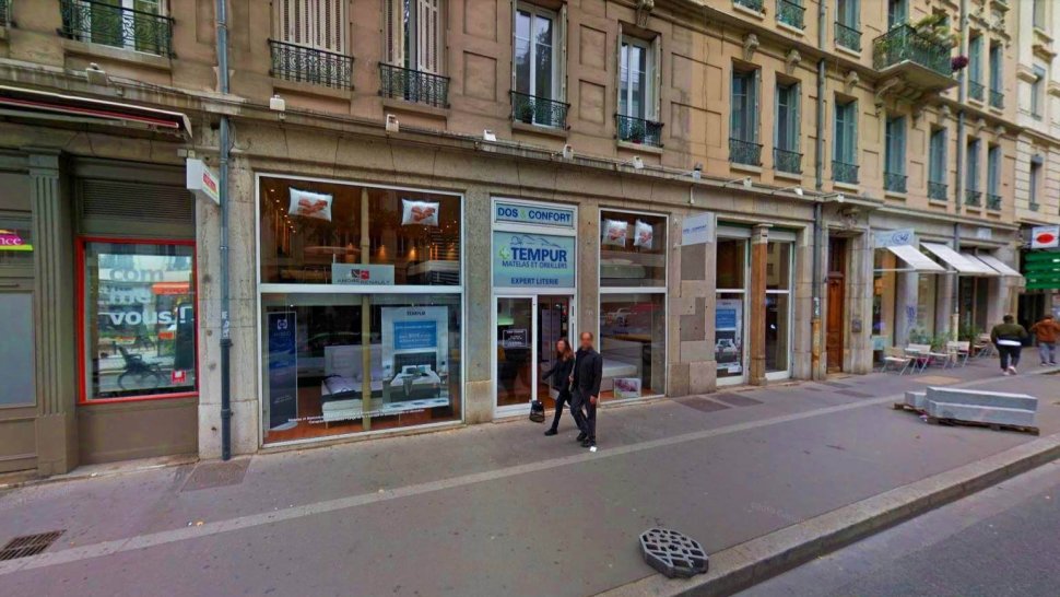 vitrine du magasin dos et confort a lyon le specialiste des matelas et oreillers tempur