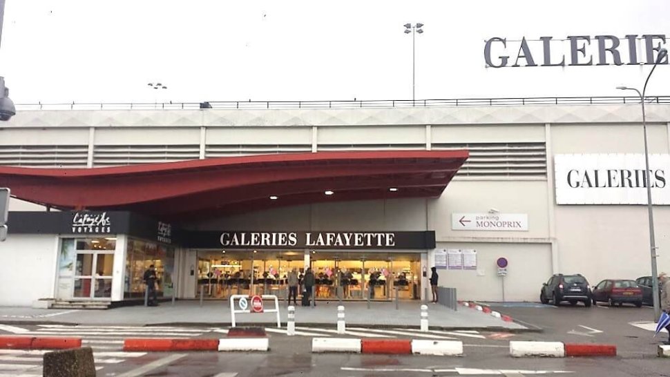 entree galleries lafayette lyon bron