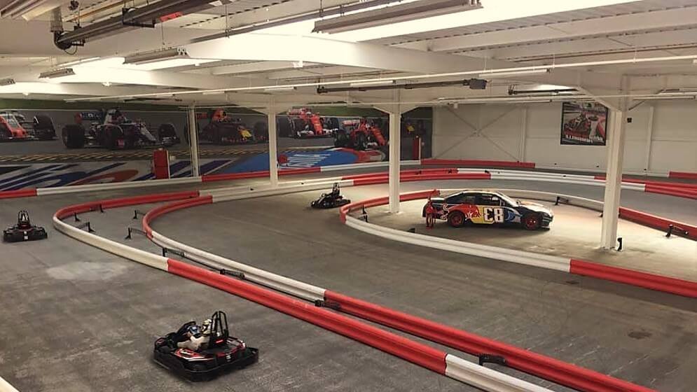 vue generale sur la piste de karting electrique de k1 speed lyon genas