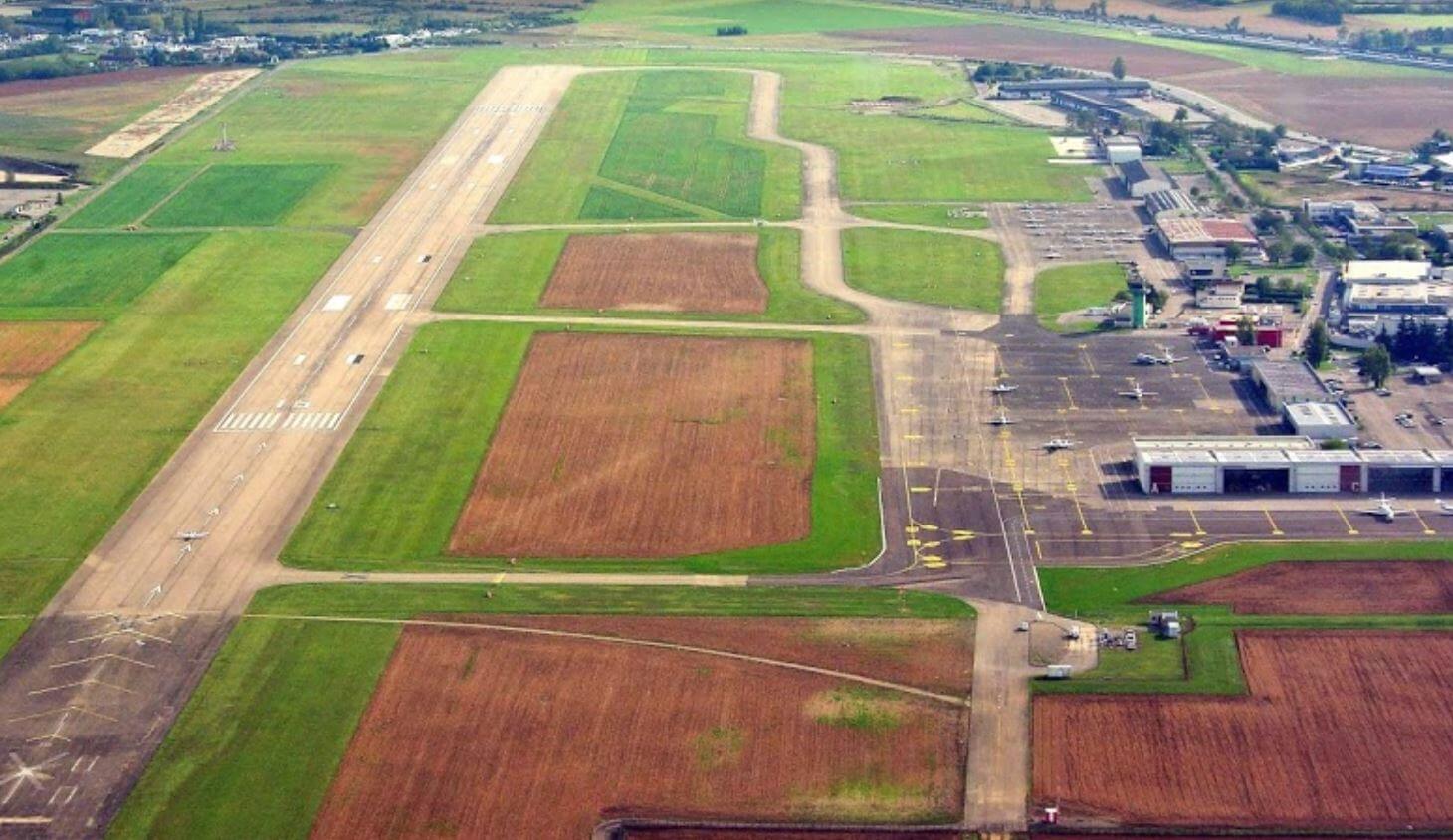 Aéroport de Lyon-Bron (janv. 2023) Horaires | Infos & avis | Toolyon