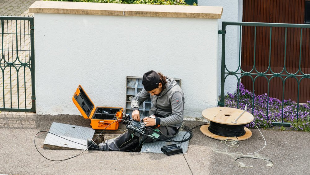 technicien tire fibre optique lyon