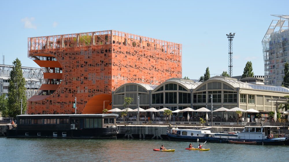 cube orange lyon confluence adosse halles des salins