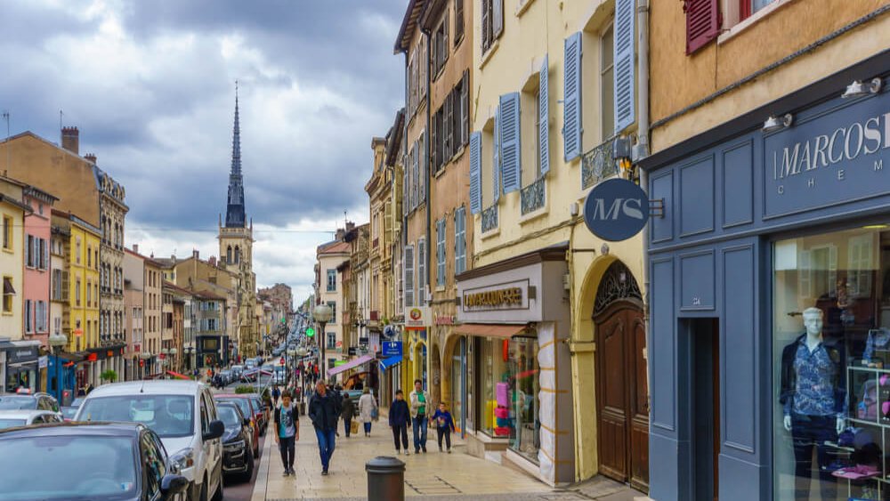 rue commercante centre ville villefranche sur saone