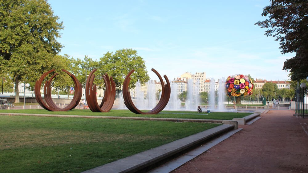 sculptures et fontaines place antonin poncet lyon