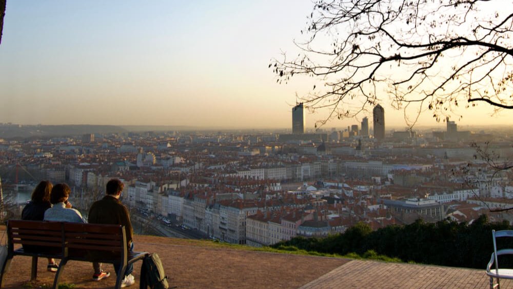 voir lever soleil sur lyon depuis jardin des curiosites