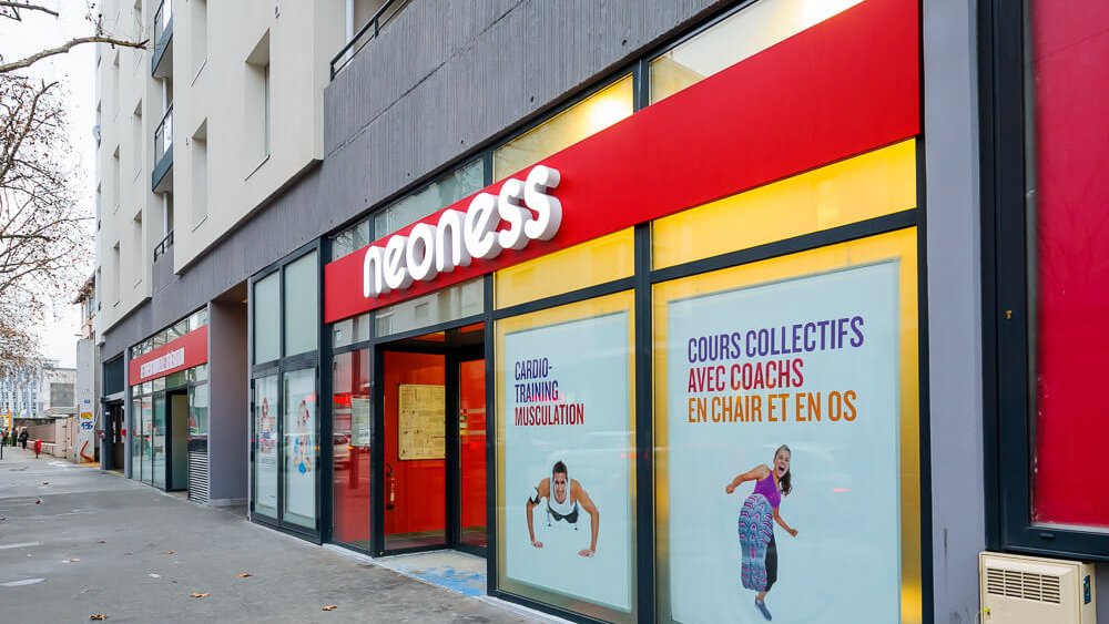 entree et devanture salle de sport neoness lyon 8