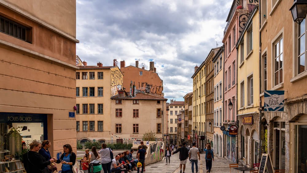 rue commercante la croix rousse lyon