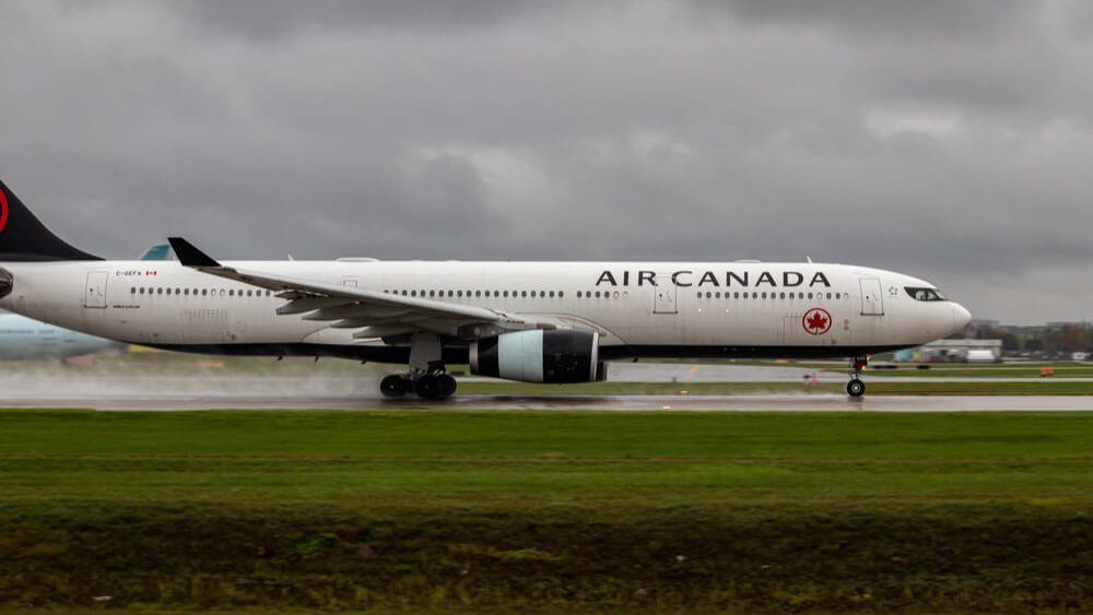 airbus a330 300 liaison montreal aeroport lyon saint exupery 2