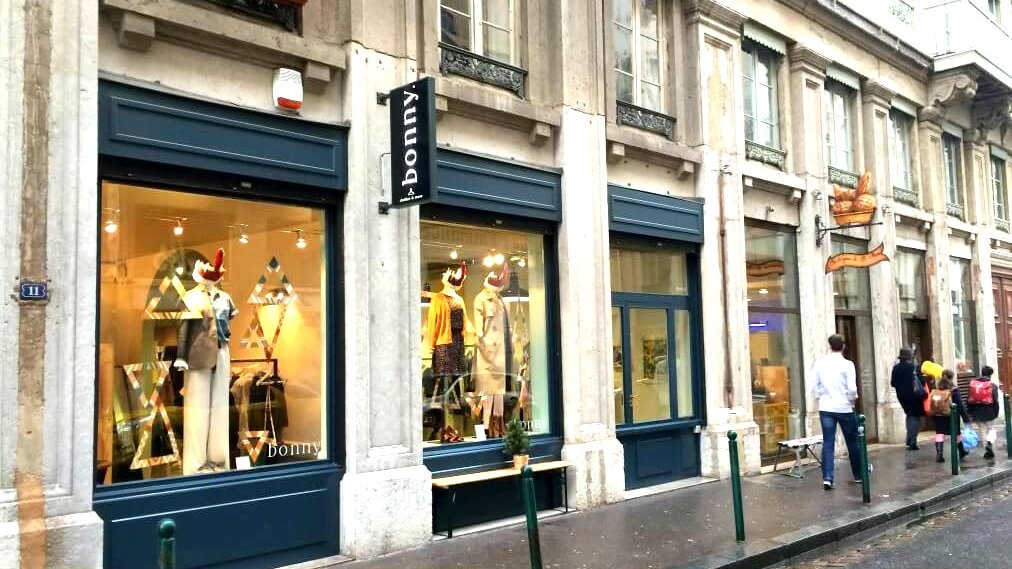 devanture boutique mode feminine bonny clothes a lyon