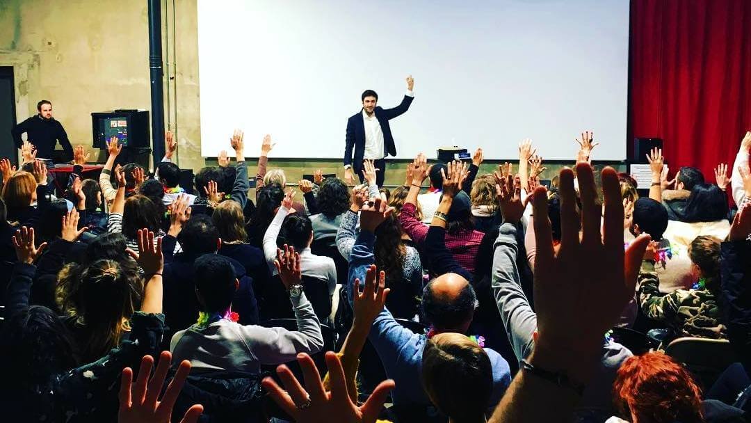 spectacle en salle avec le magicien mentaliste mathieu grant