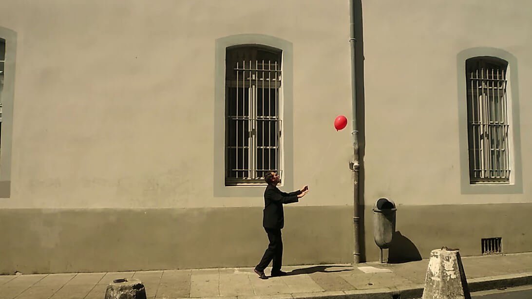 spectacle de magie de rue par emmanuel gulliver dans le centre aurillac