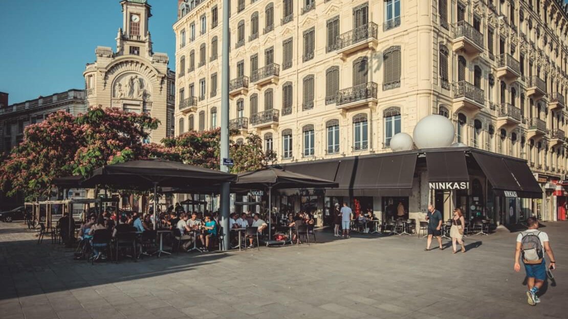 grande terrasse brasserie ninkasi place antonin jutard la guillotiere lyon