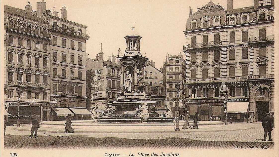 carte postale de la place des jacobins a lyon dans les annees 1900