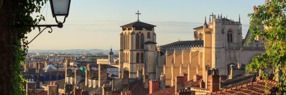 vue sur toits quartier vieux lyon