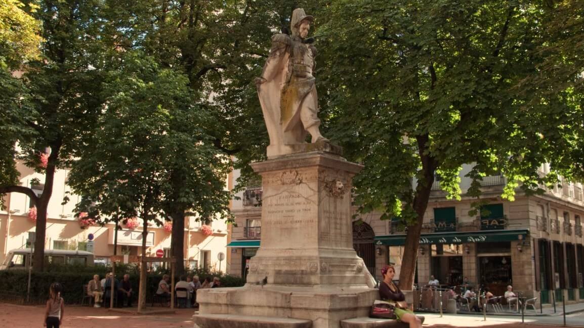 statue sergent blandan place sathonay lyon