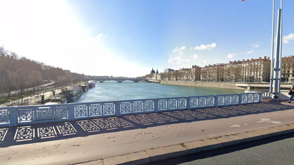 vue sur rhone peniches quais depuis pont lafayette lyon