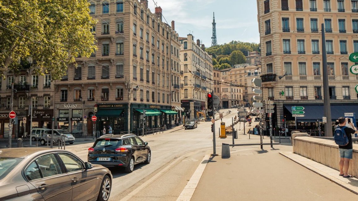 une zone du centre ville de lyon pasee a 30 km par heure