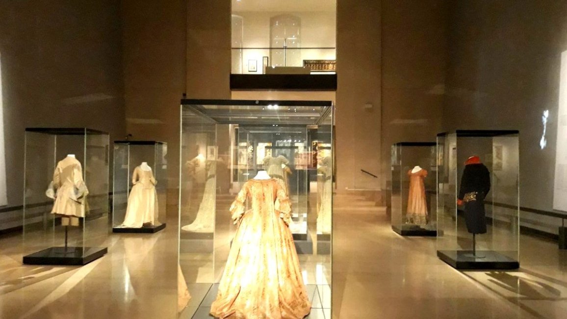 salle exposition musee des tissus de lyon