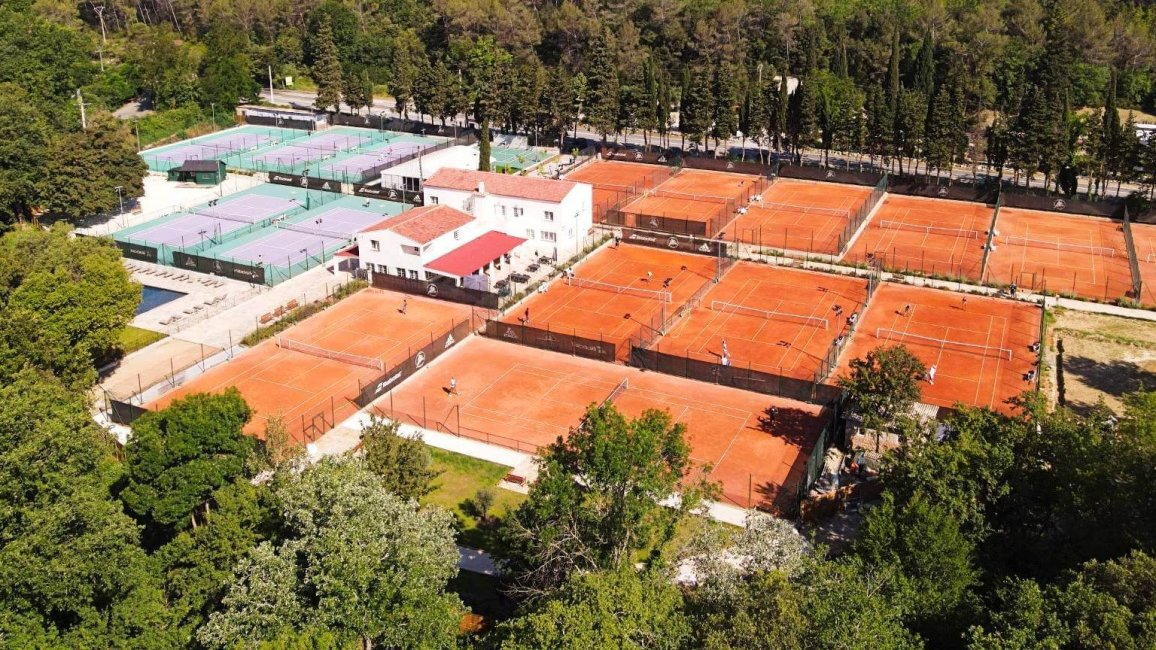 courts de tennis de la all in tennis academy