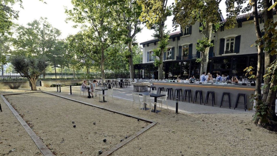 jardin terrasse boulodrame restaurant club la maison lyon