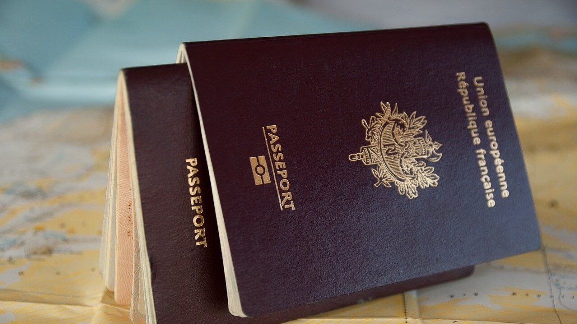 couverture du passeport biometrique pour les vols internationaux