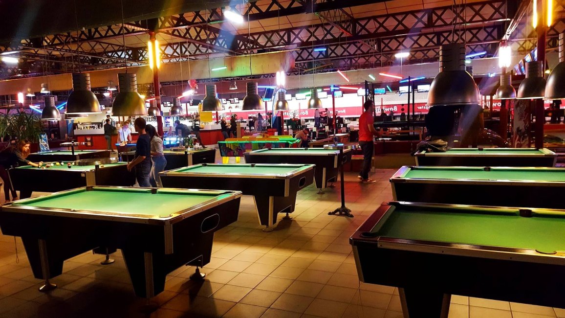 les tables de billard du bowlingstar a lyon