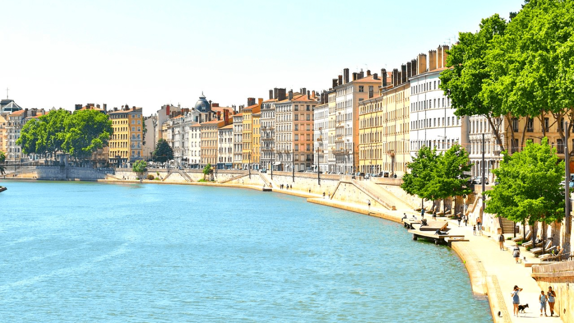 les quais du rhone a lyon