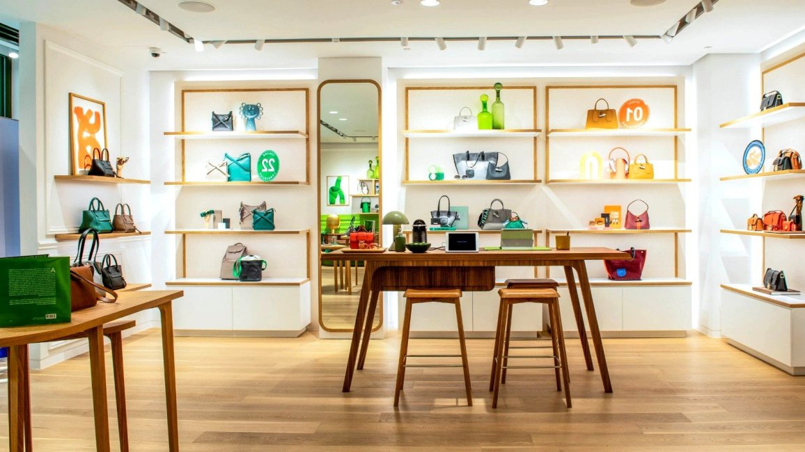 interieur boutique longchamp lyon