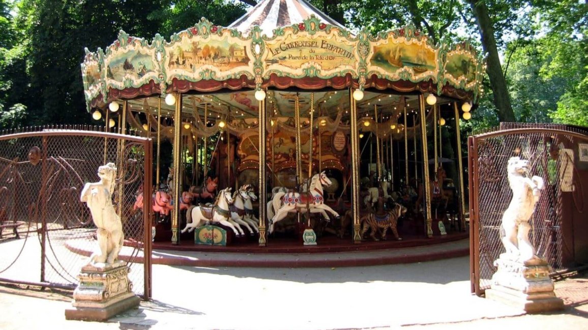 entree du manege du grand carroussel du parc de la tete or