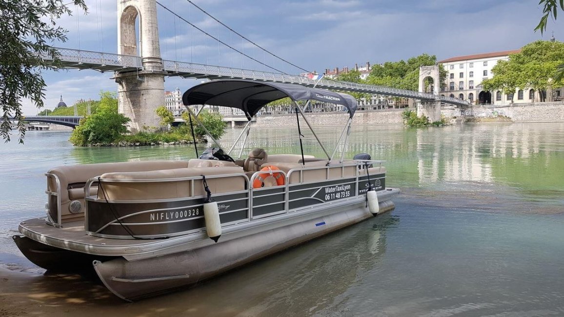 taxi bateau lyon water taxi navette fluviale transports en commun