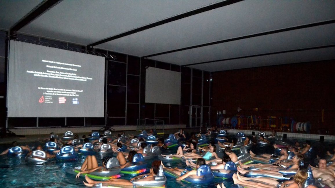 Une séance de ciné dans une piscine à Lyon ? Le ciné piscine a 5€