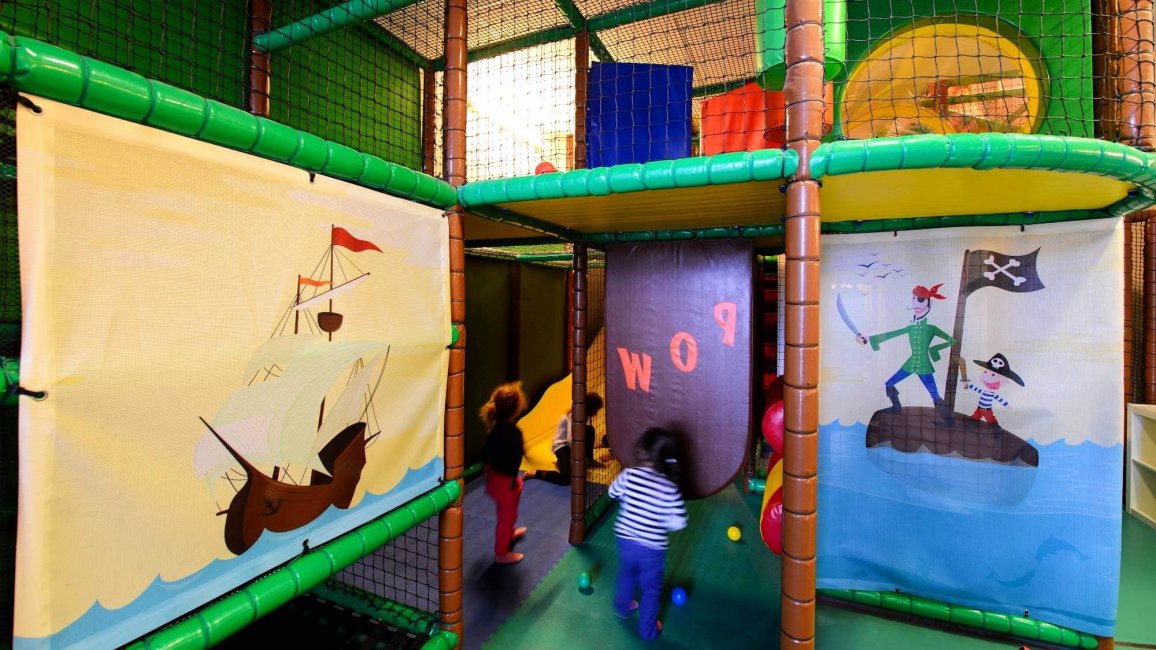 aire de jeu pour enfants a la salle d escalade climb up lyon confluence