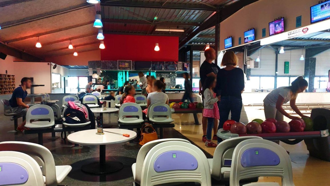 salle d attente et restauration du bowling ibowl a lyon