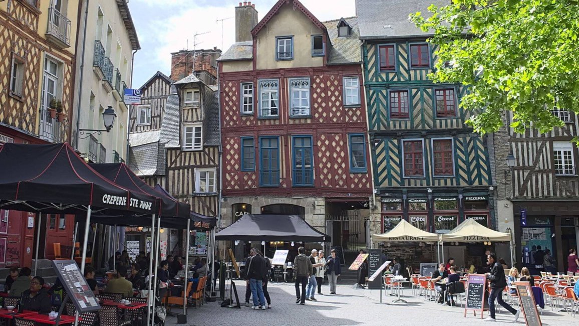 facades immeubles a colombages centre ville rennes