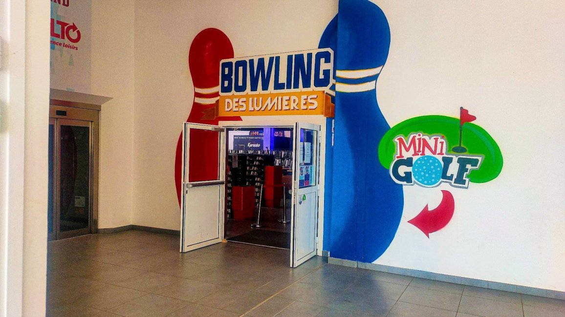 entree principale du bowling des lumieres a lyon