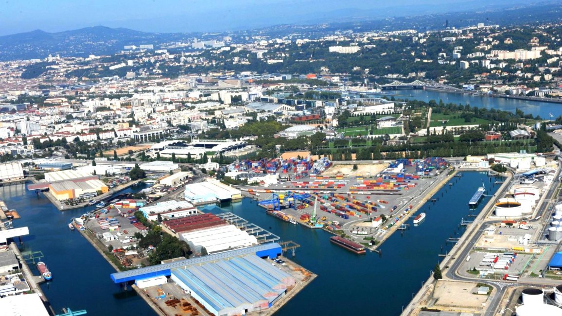 vue aerienne du port edouard herriot a lyon gerland
