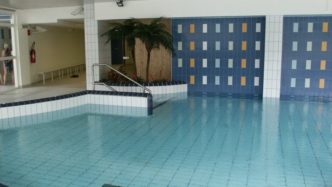 bassin interieur spa chauffee centre aquatique escapad saint laurent chamousset