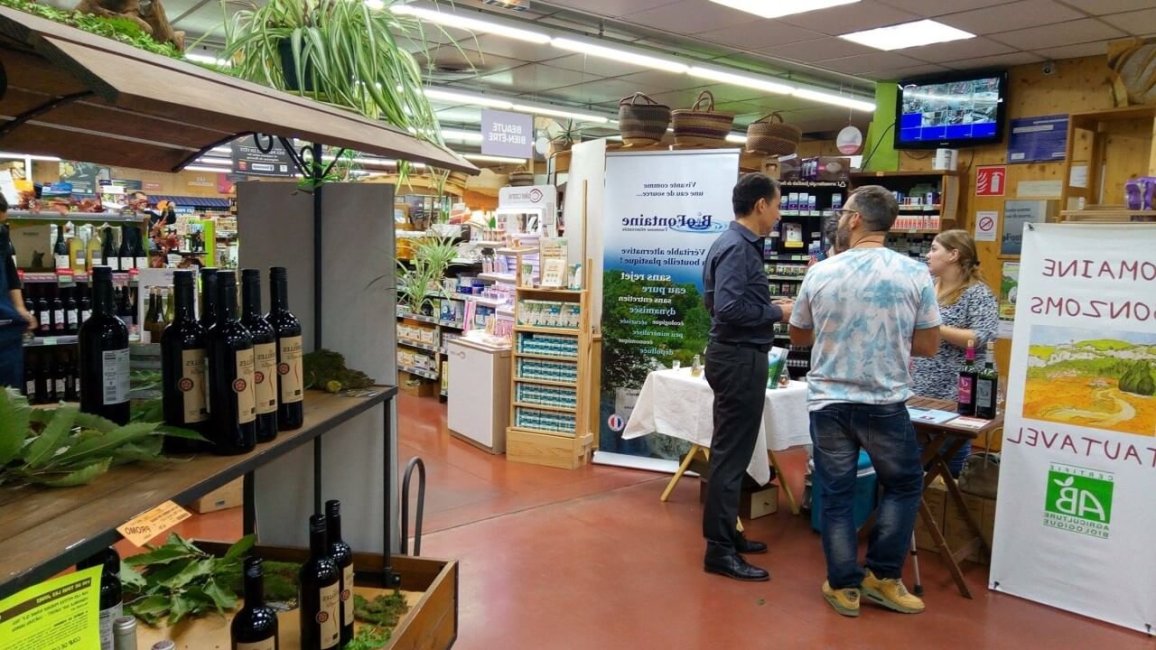 stand de producteur dans le biocoop de tassin la demi lune