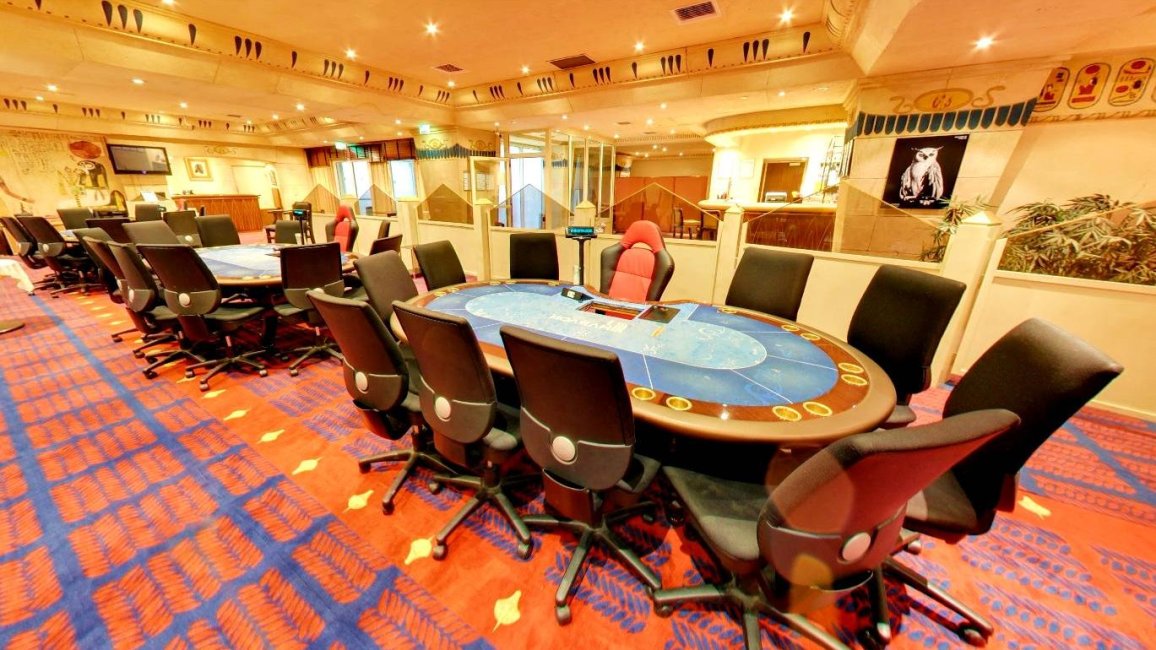 les tables de poker du grand casino le pharaon a lyon
