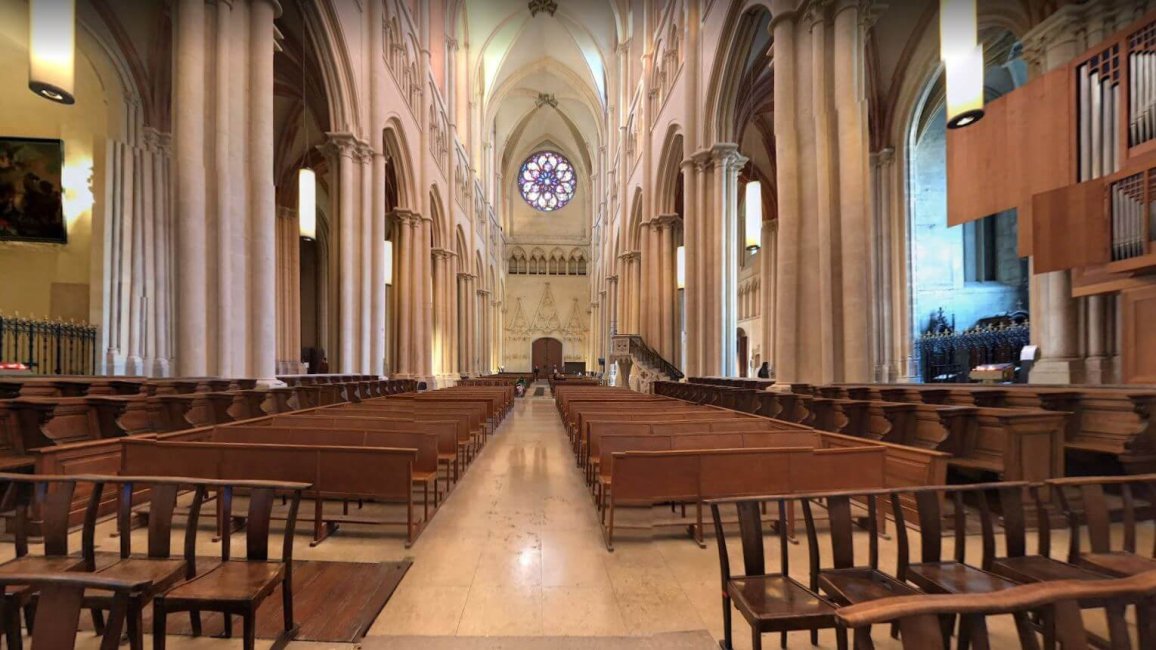 interieur colonnes voutes cathedrale saint jean baptiste lyon