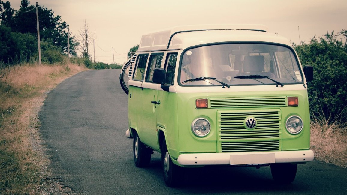 combi car volskwagen van amenage vert roadtrip couchette