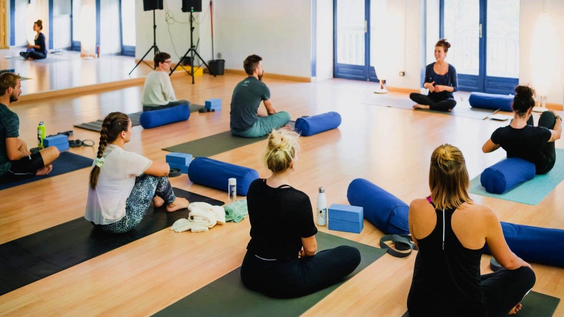 seance de yoga a la salle d escalade mroc part dieu a lyon